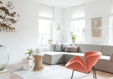 Artifort Orange Slice stoelen in een lichte woonkamer